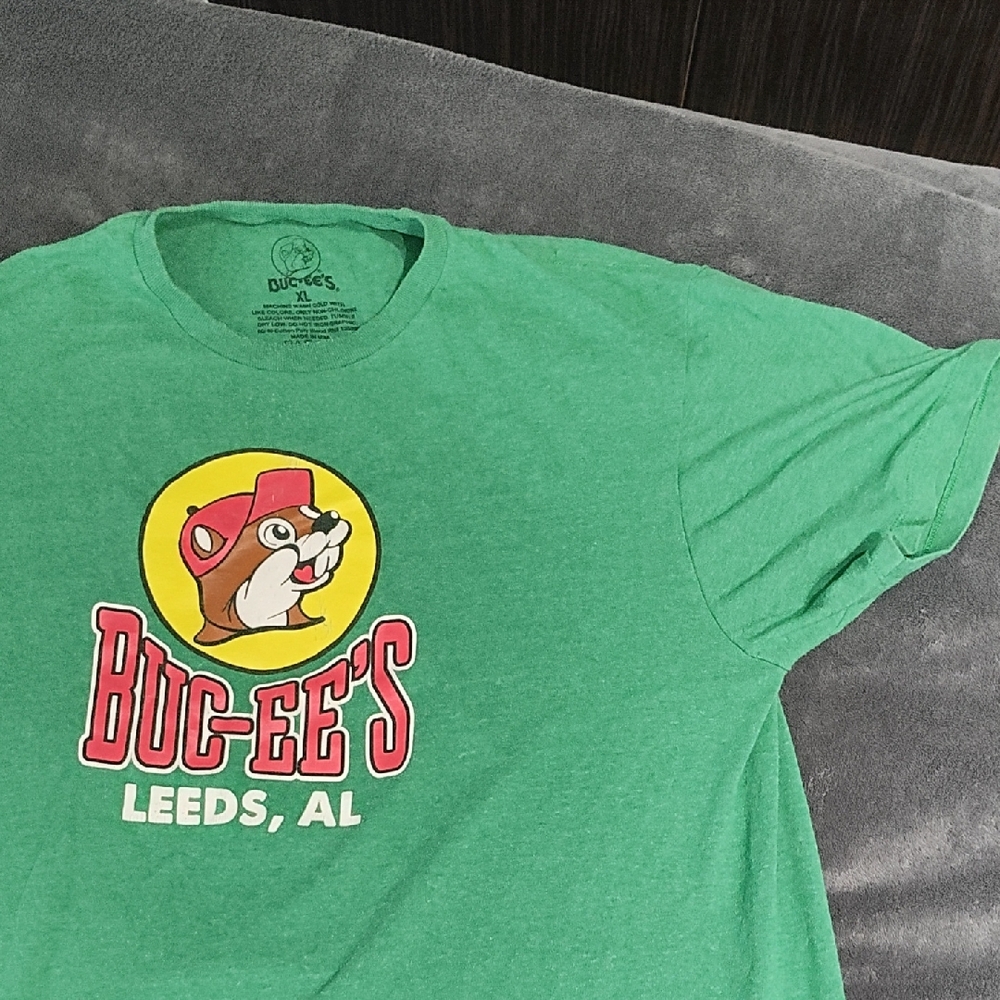 Buc-ee's Green Graphic T-Shirt